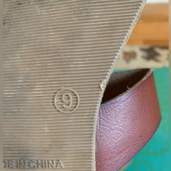 Sandals - Picture 4 of 4